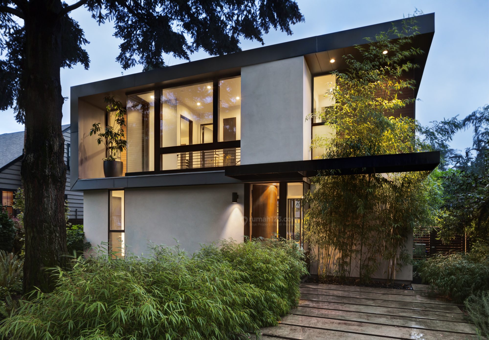 Rumah Tingkat Anti Roboh