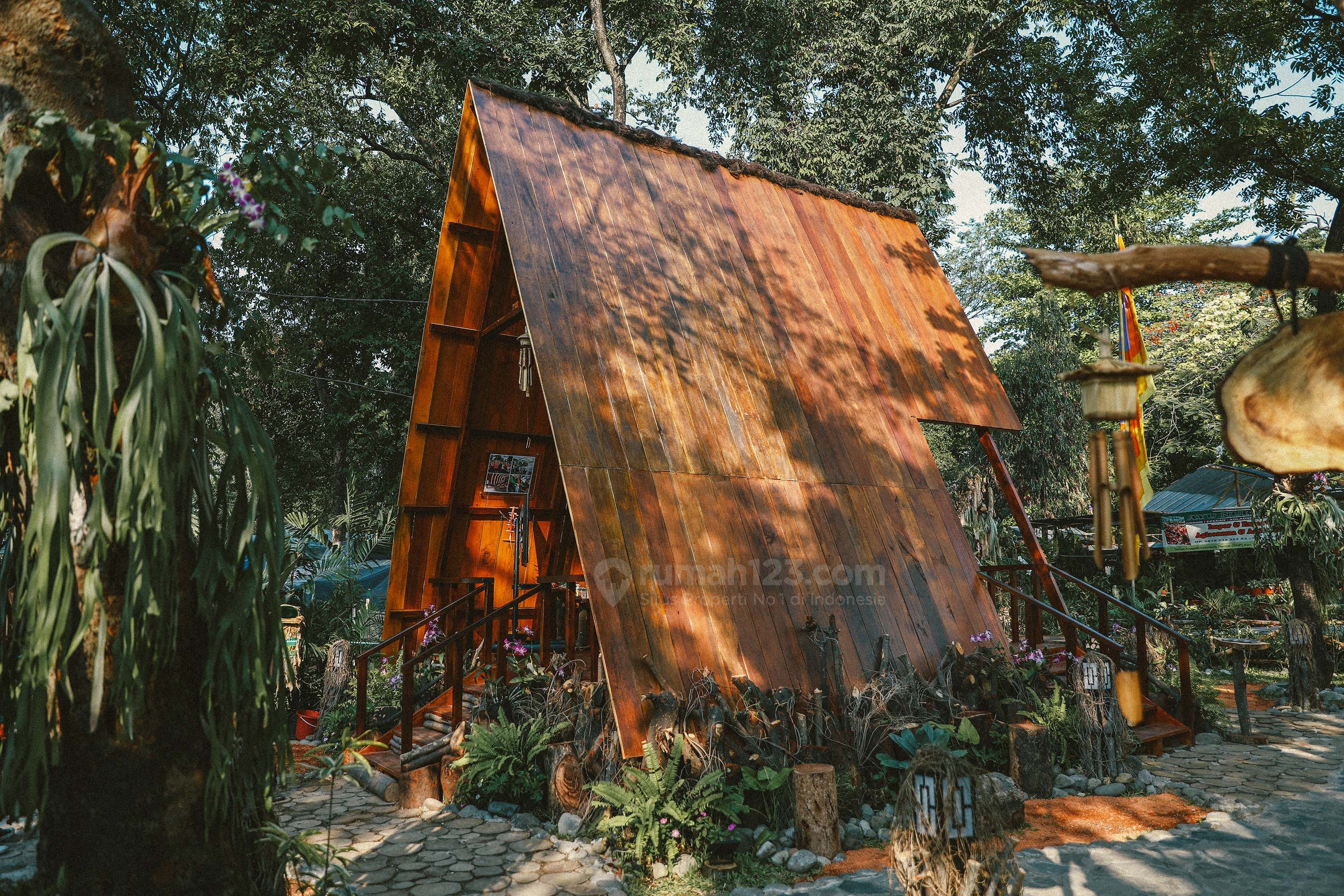 Rumah Kayu Di Tengah Hutan Kota Rumah123com